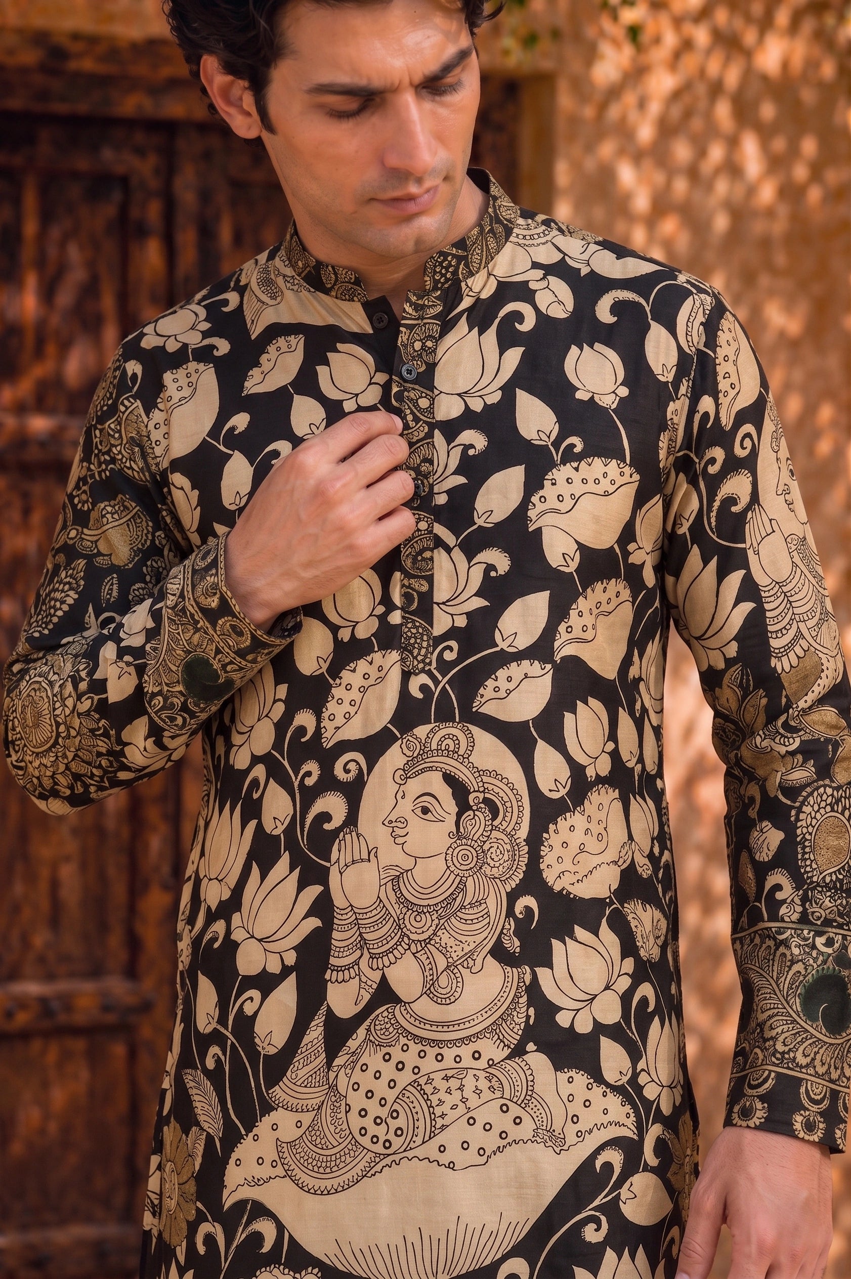 Kamal Noir Kurta
